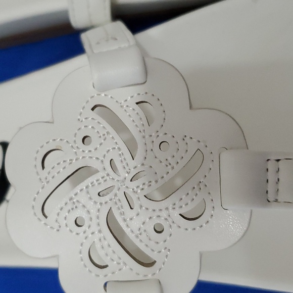 Sandles - Picture 5 of 5